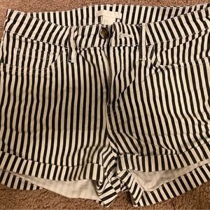 H&M black & white shorts